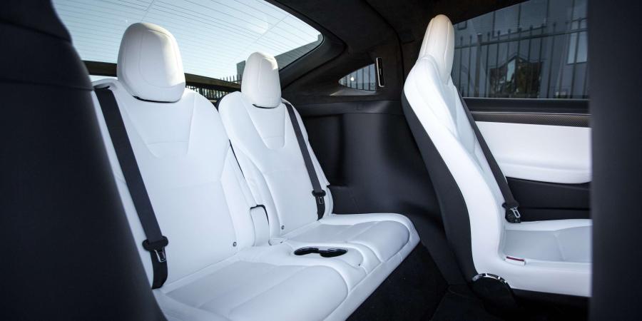Интерьер Tesla Model X P100D 2017 года  (AU) (фото 10 из 17)
